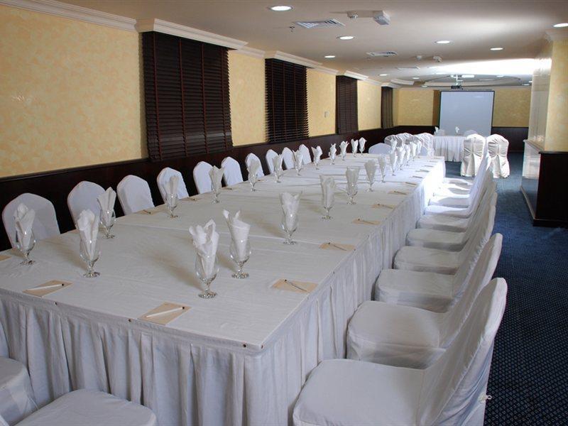 Al Bustan Hotel Sharjah Exterior foto