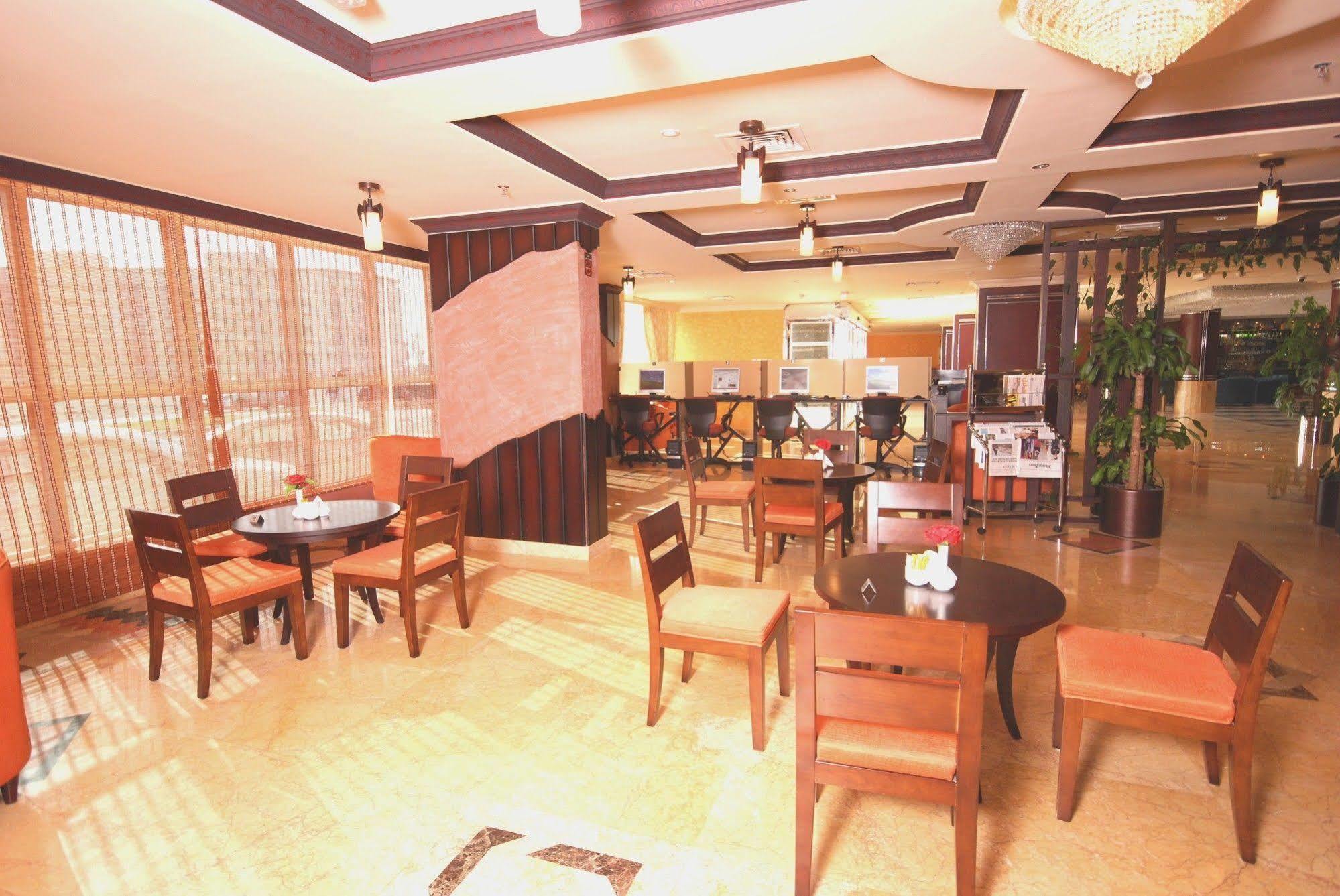 Al Bustan Hotel Sharjah Exterior foto